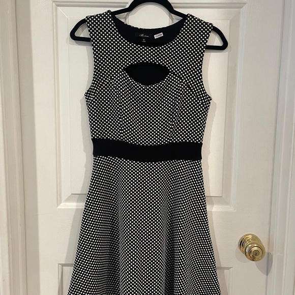 Elegant Black and White Polka Dot Dress - Picture 1 of 3